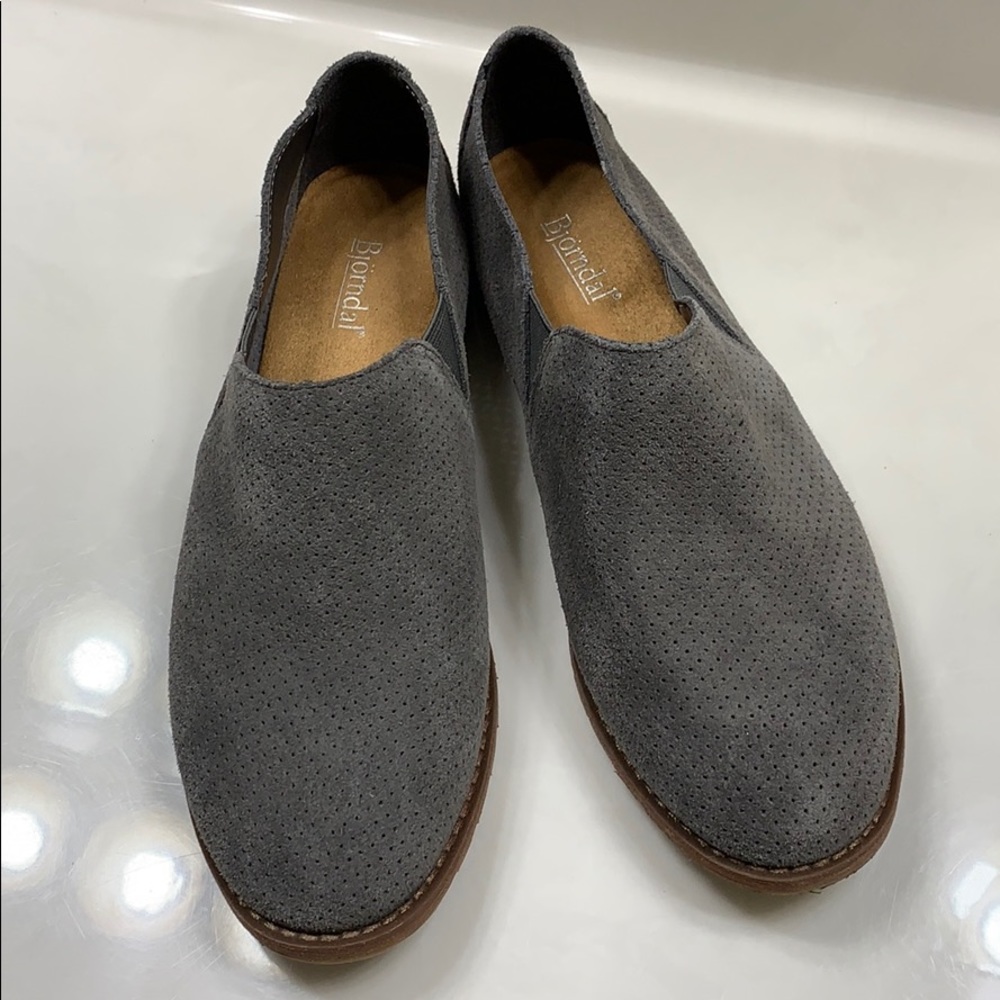 Women’s slip on shoes
